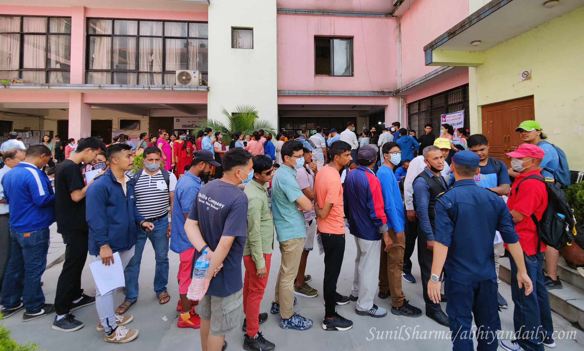 आगामी निर्वाचनपछि मात्रै अनलाइनबाट मतदाता नामावली संकलन गर्दै निर्वाचन आयोग !