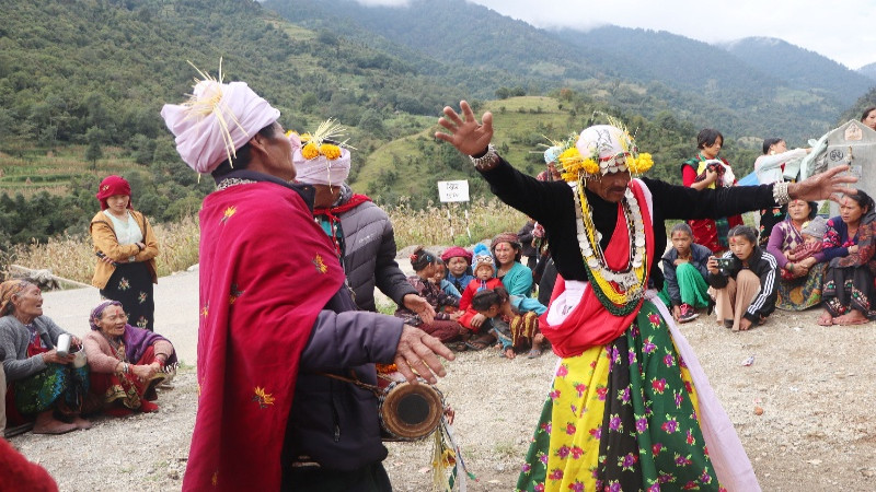 लोप हुने अवस्थामा पुगेको एउटा नाच : 'नयाँ पुस्ताले सिक्नै चाहेनन्, बुढापाका नाच्नै सक्दैनन्'