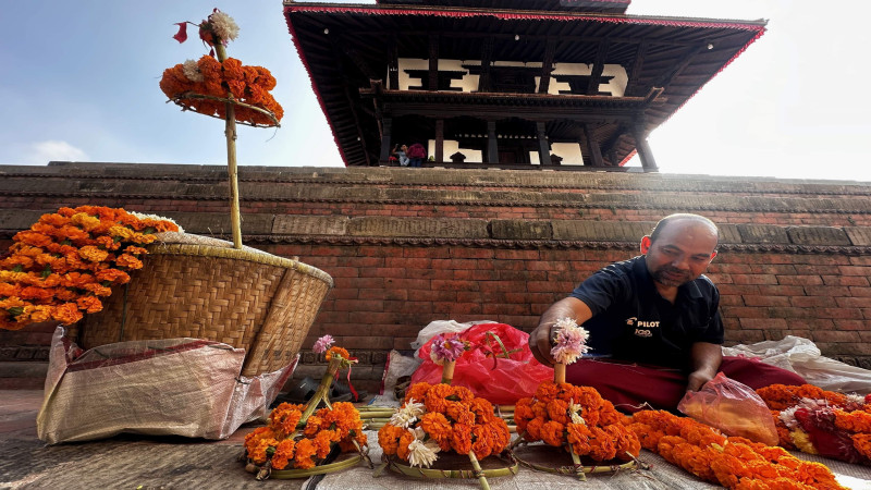 तुलसी पूजाका लागि छतरी विक्रीमा ! [तस्वीर]