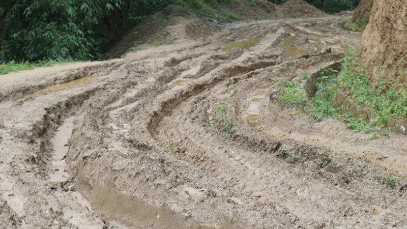 प्रदेश राजधानी  पुग्ने सडक स्तरोन्नति नहुँदा यात्रा असहज    